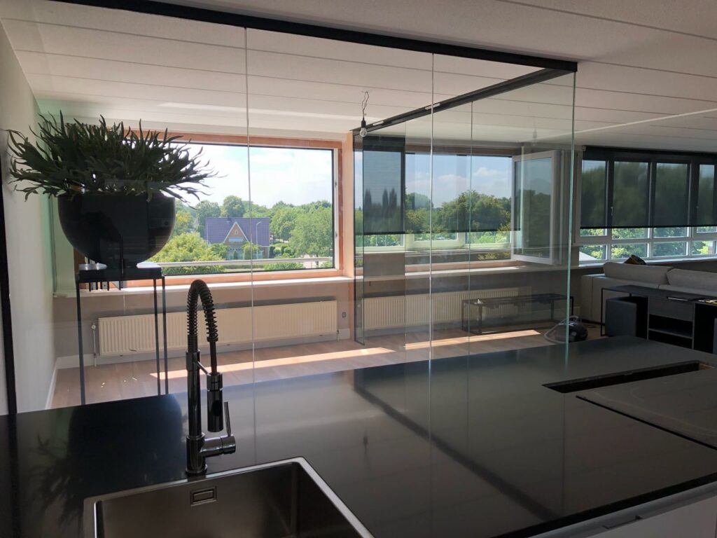 Binnenruimte van glas